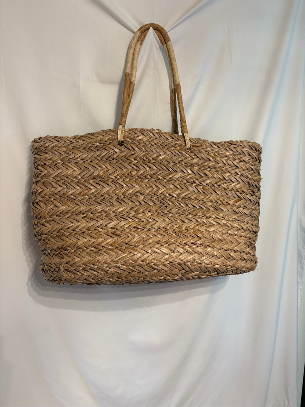 Woven Straw Tote Bag in Natural Beige - Casual Women’s Beach Bag Resortwear - Picture 2 of 7